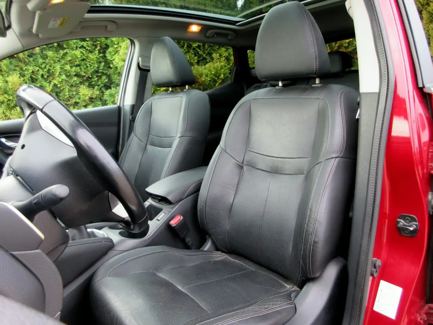 Nissan Qashqai 1.2 Tekna*Leder*Pano.dak*Trekhaak* Rood - 2