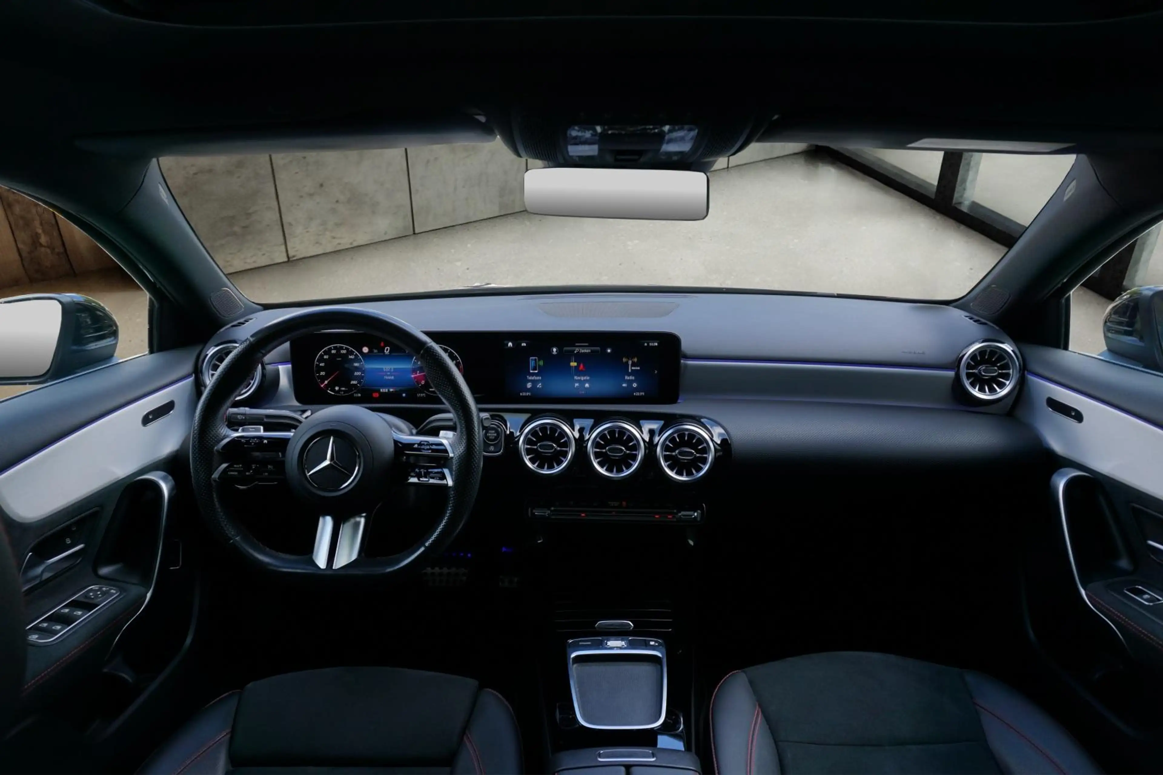 Mercedes-Benz A 180 AMG Line | Panorama | 19 inch | Keyless | Augmente — photo 14
