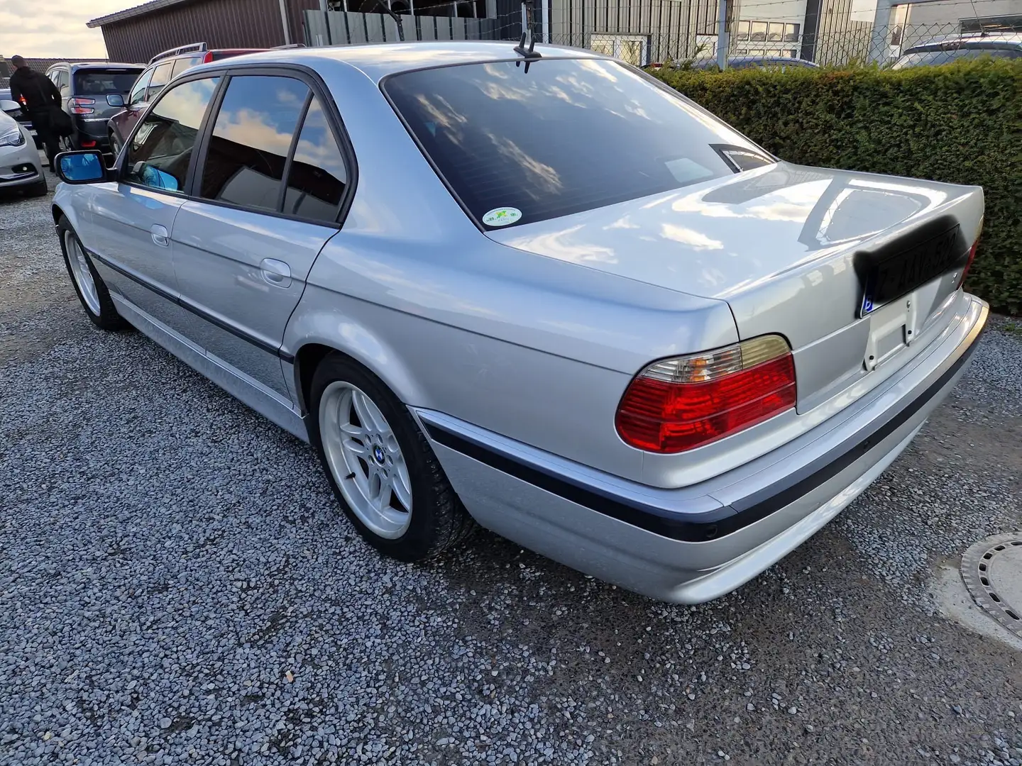 BMW 740 740i - 2