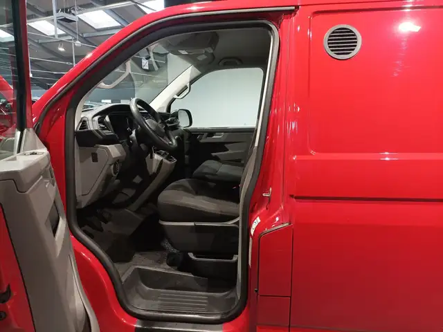 Volkswagen Transporter view 8