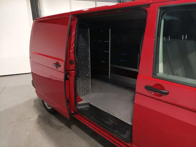 Volkswagen Transporter view 15