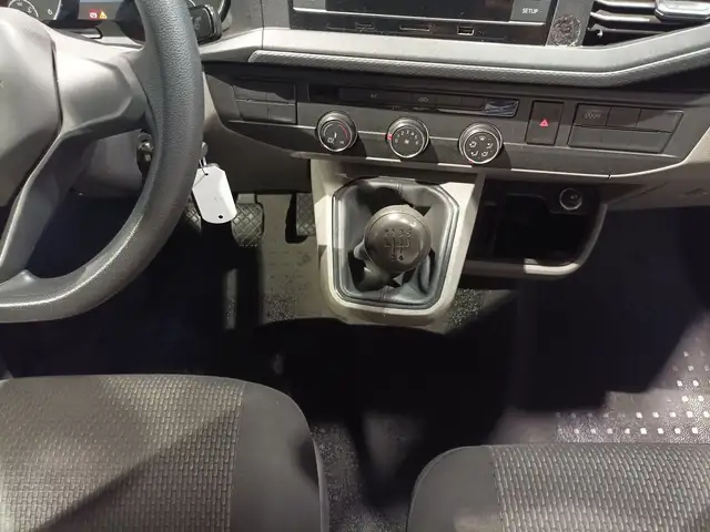 Volkswagen Transporter view 13