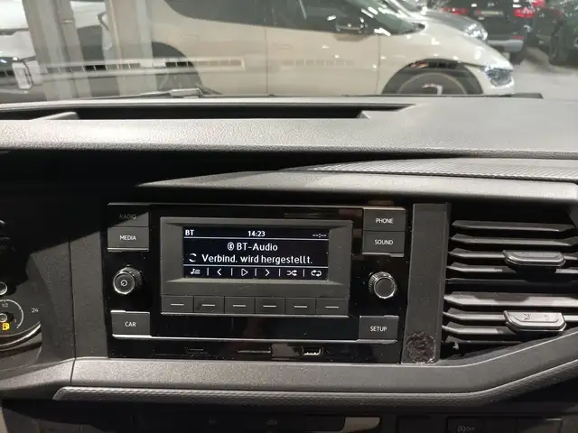 Volkswagen Transporter view 11