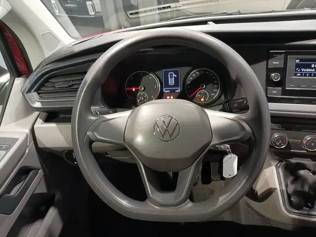 Volkswagen Transporter view 10