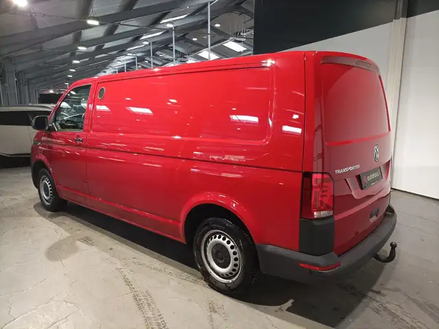 Volkswagen Transporter view 4