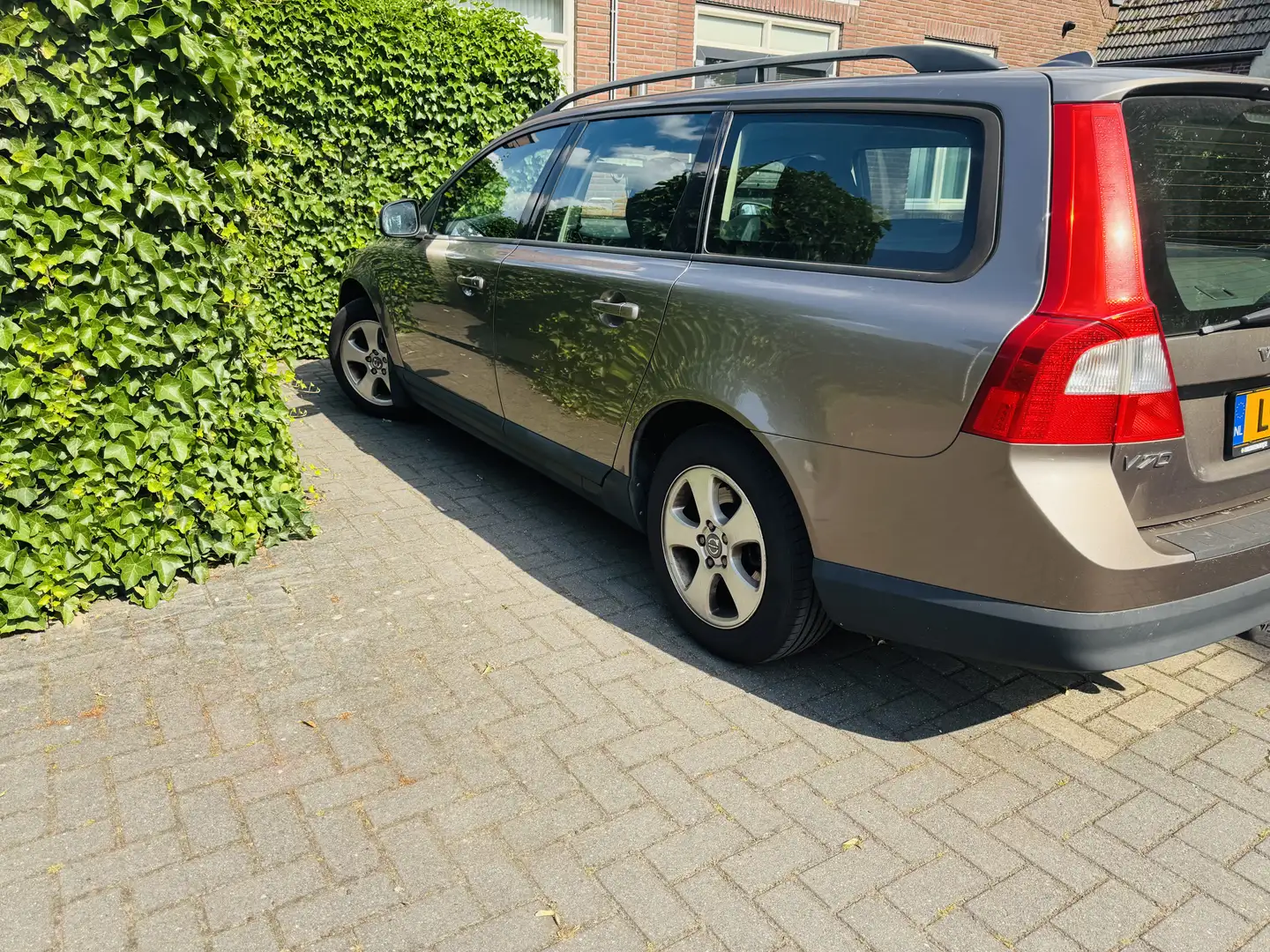 Volvo V70 2.0 F Kinetic Grijs - 2