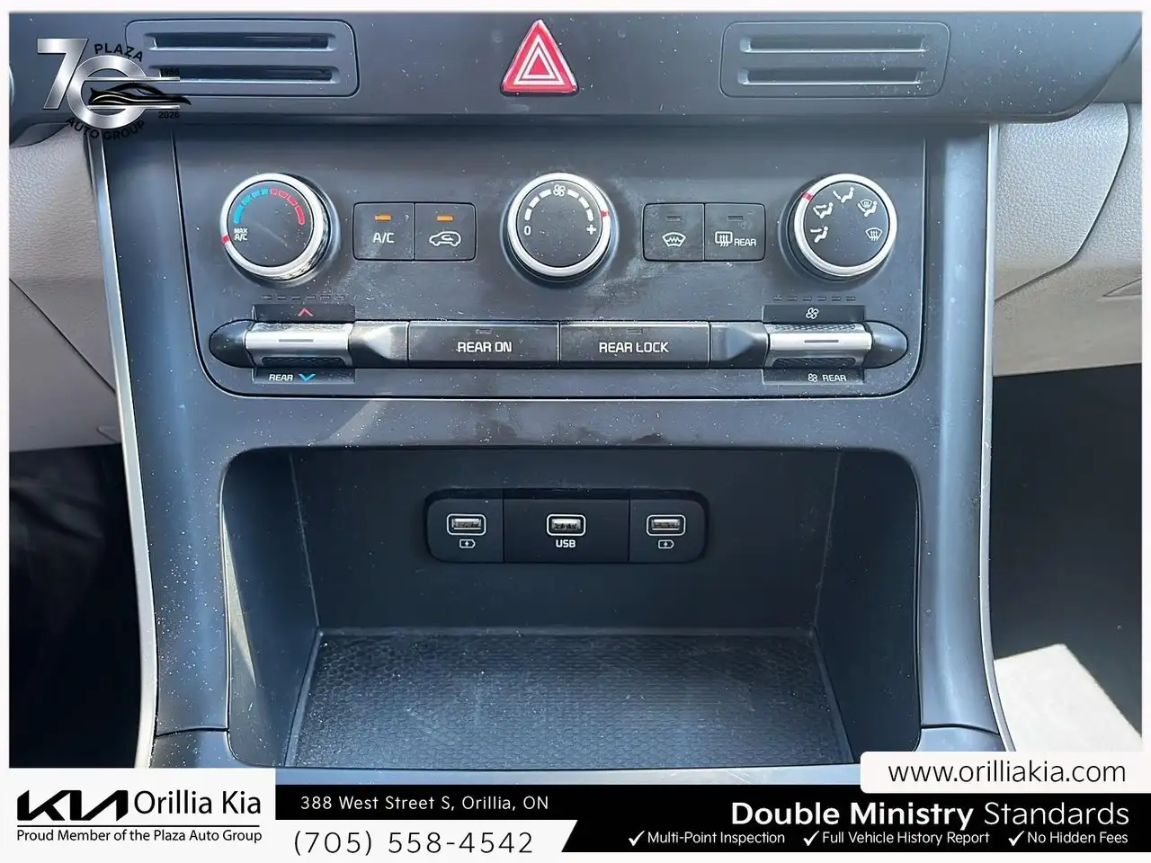 Kia Carnival photo Kia Carnival