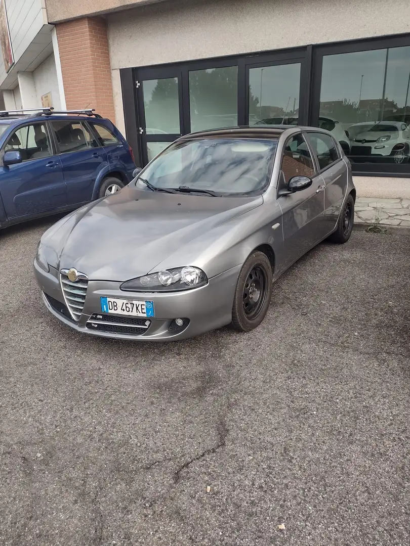 Alfa Romeo 147 5p 1.6 ts 16v BlackLine 105cv - 1