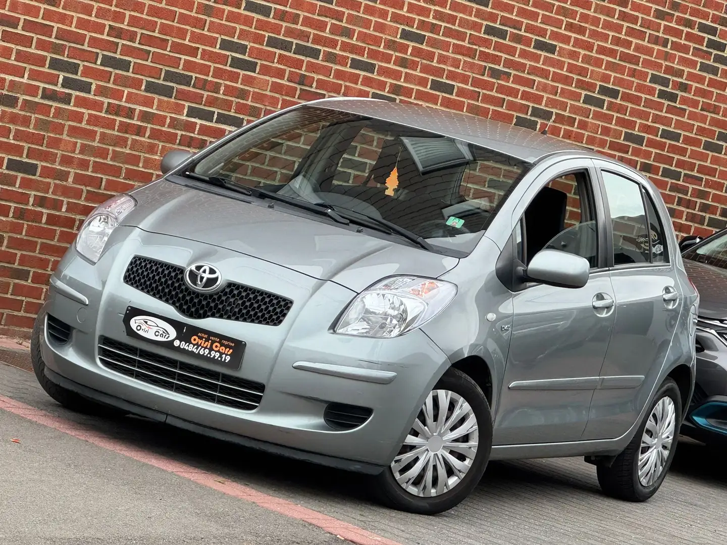 Toyota Yaris // ROULE BIEN // Gris - 1