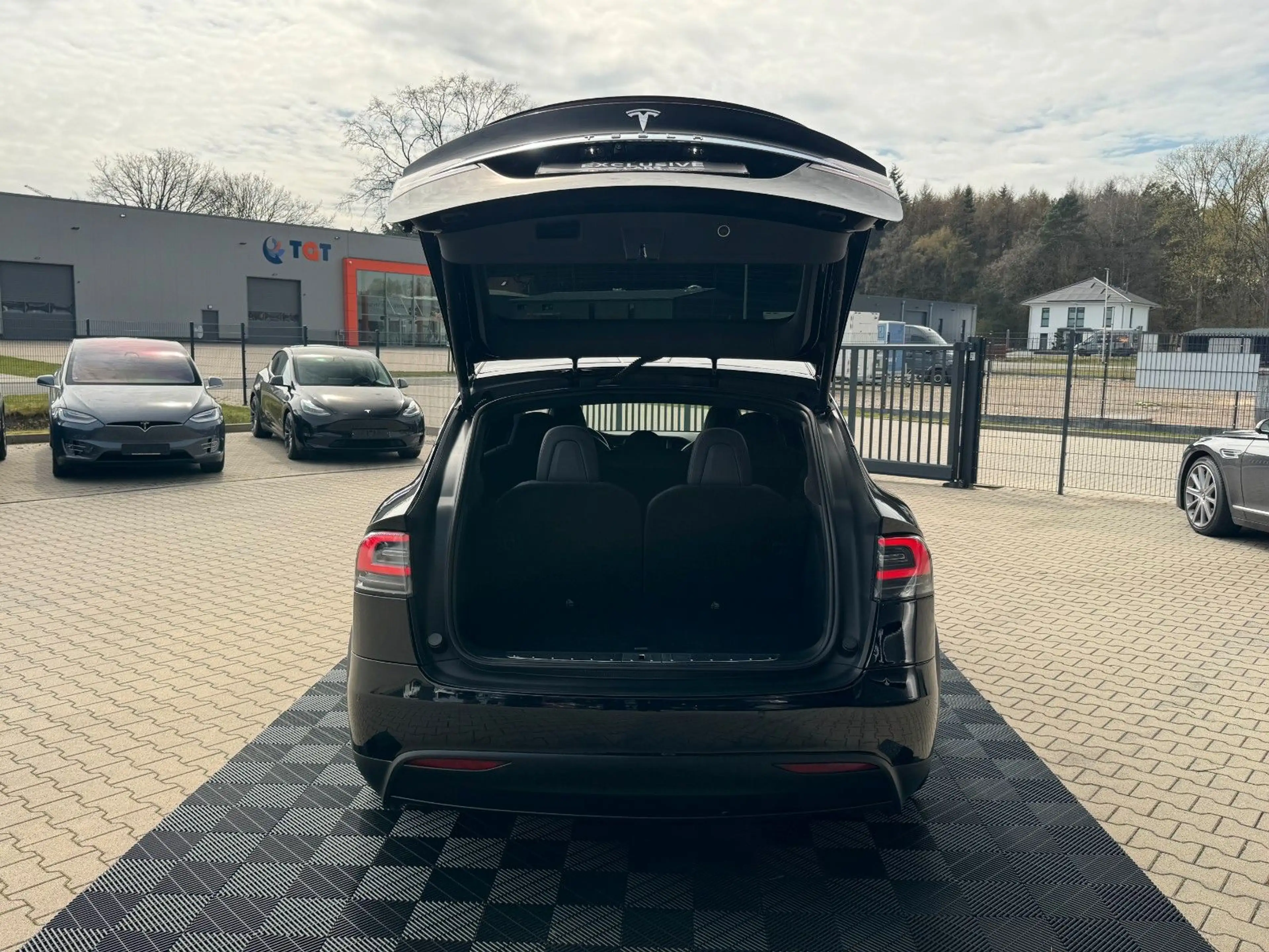 Tesla Model X MODEL X RAVEN PERFORMANCE | 7 SEATER | AP3 — photo 12