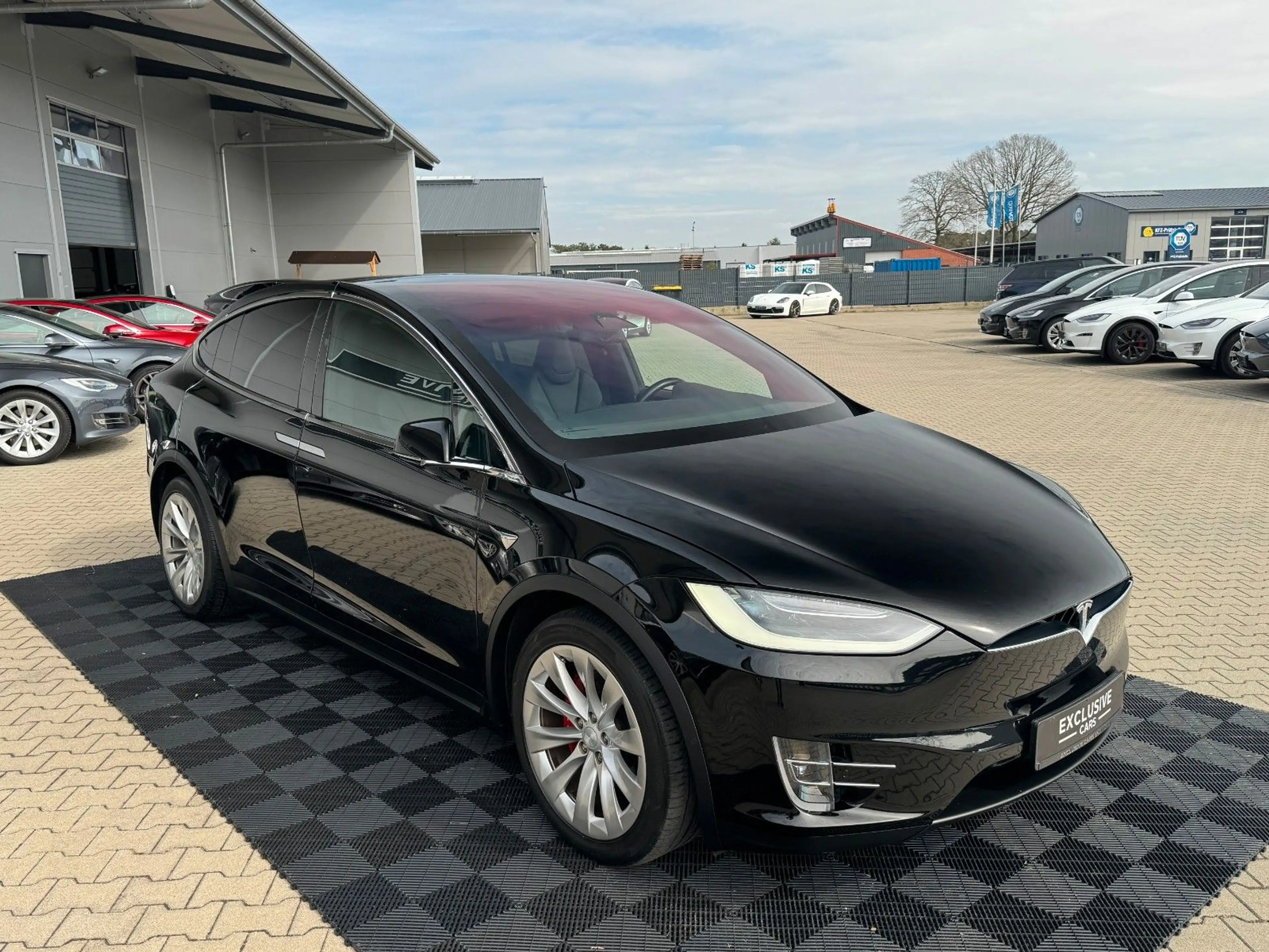 Tesla Model X MODEL X RAVEN PERFORMANCE | 7 SEATER | AP3 — photo 15