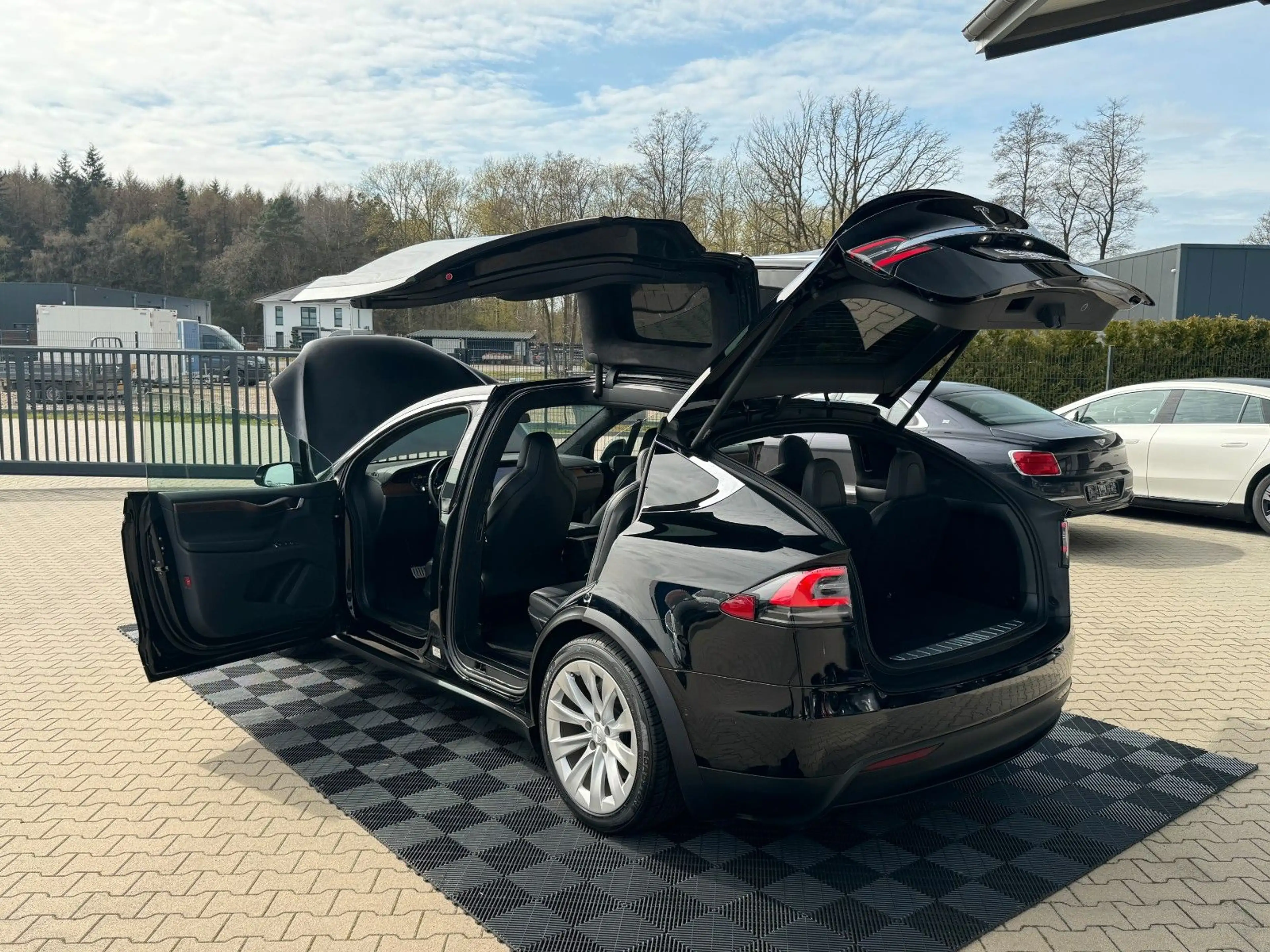 Tesla Model X MODEL X RAVEN PERFORMANCE | 7 SEATER | AP3 — photo 10