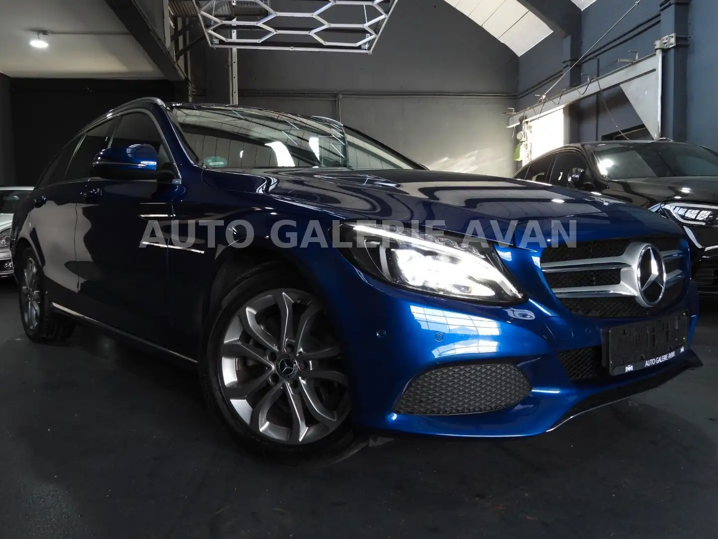 Mercedes-Benz C 180 T CGI AMG-LINE Blau - 2