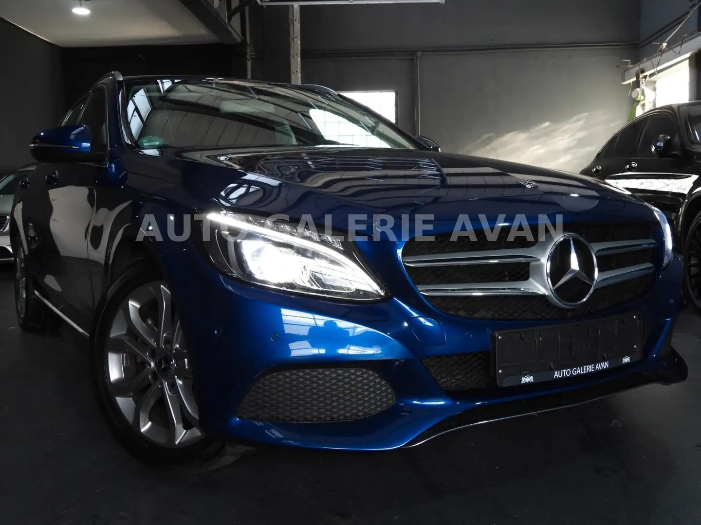 Mercedes-Benz C 180 T CGI AMG-LINE Blau - 1