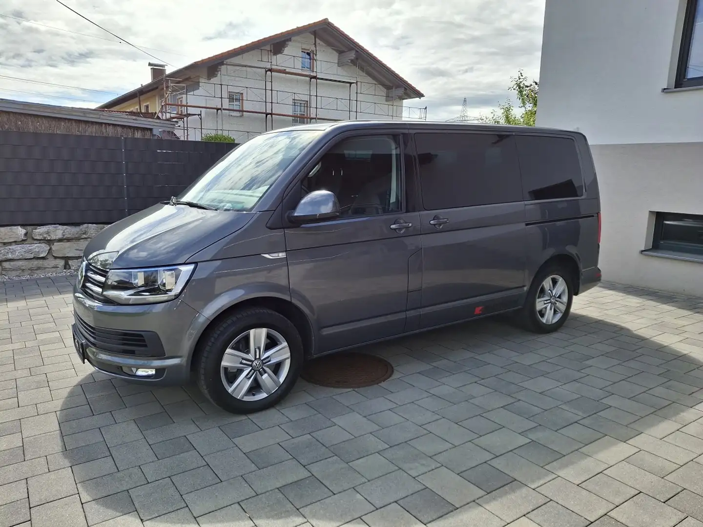 Volkswagen T6 Multivan Multivan Comfortline 2,0 TDI 4Motion BMT DSG Comfortline Grau - 1