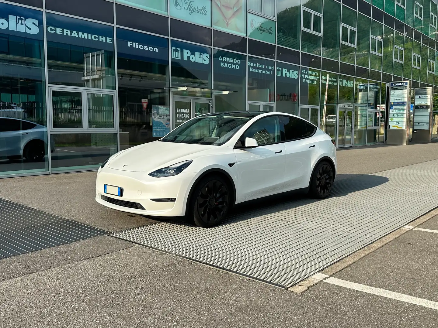 Tesla Model Y 2024 Performance Dual Motor awd Bianco - 1