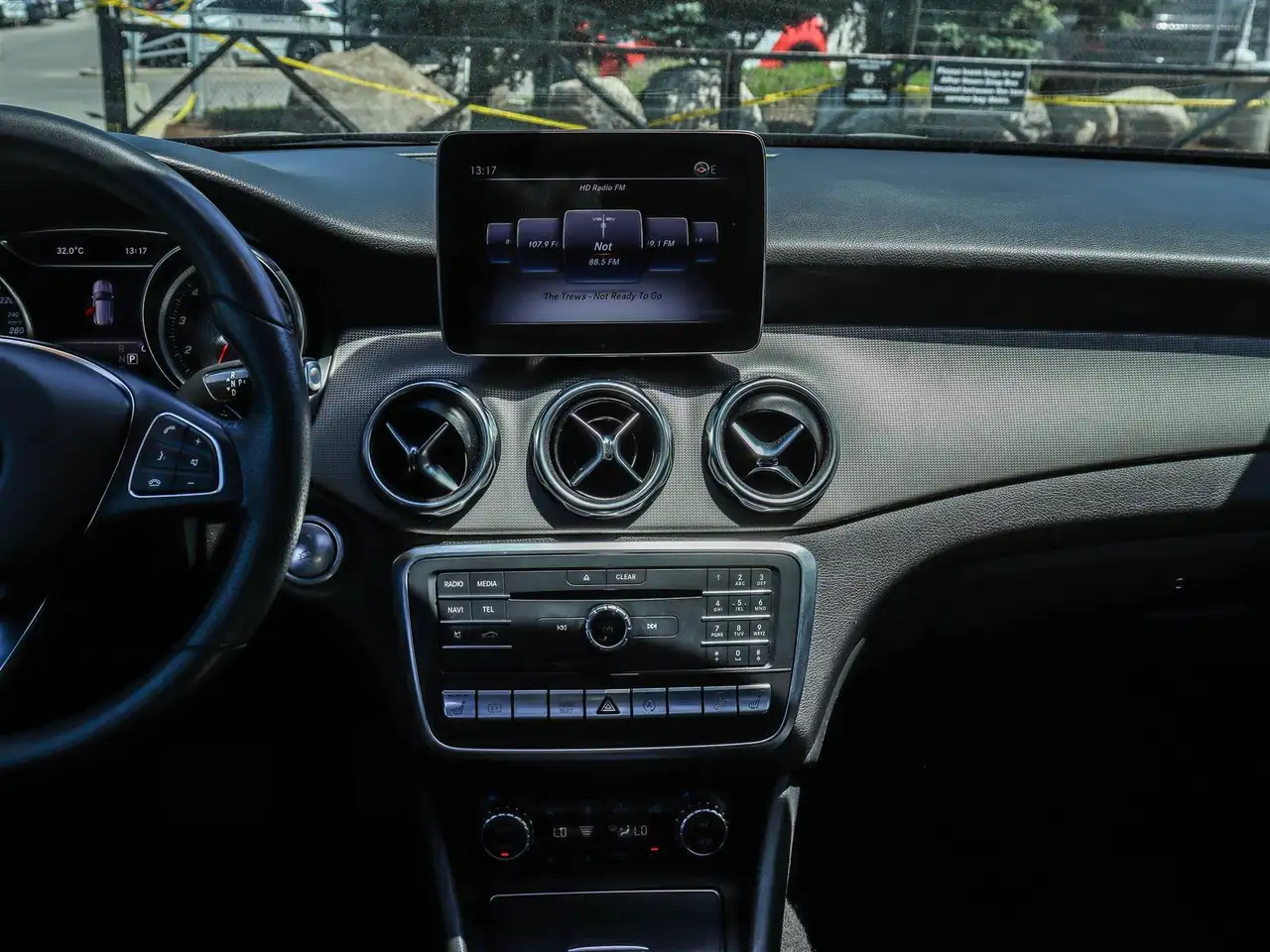 Mercedes-Benz GLA снимка Mercedes-Benz GLA