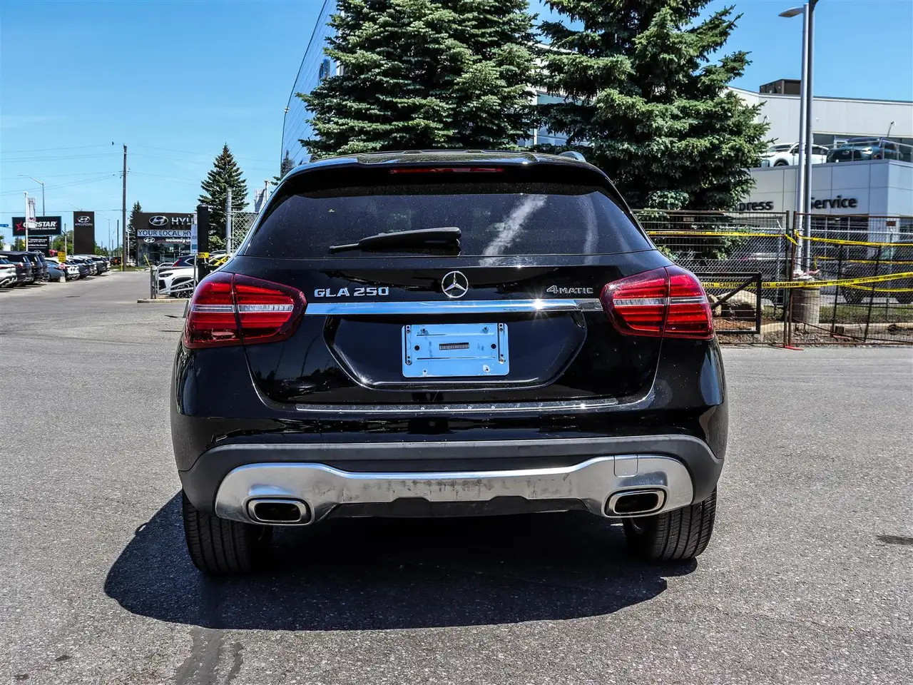 Mercedes-Benz GLA снимка Mercedes-Benz GLA