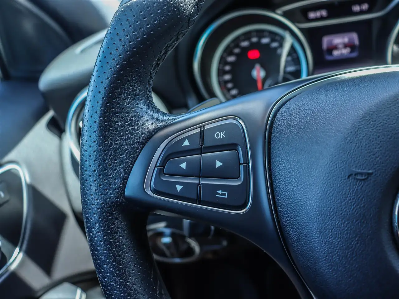 Mercedes-Benz GLA снимка Mercedes-Benz GLA