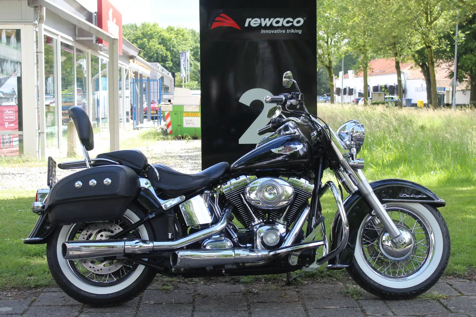 Harley-Davidson Softail Deluxe Fekete - 1