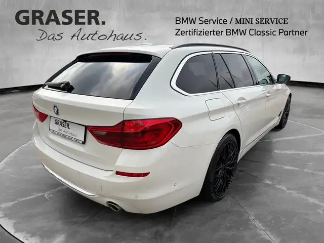 BMW 5 Series view 6