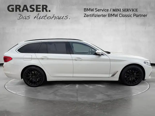 BMW 5 Series view 7