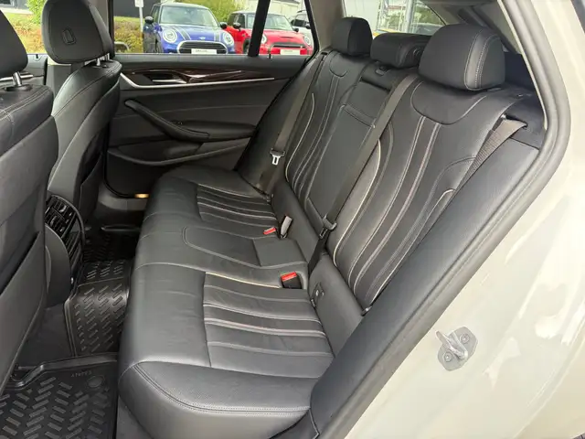 BMW 5 Series view 12