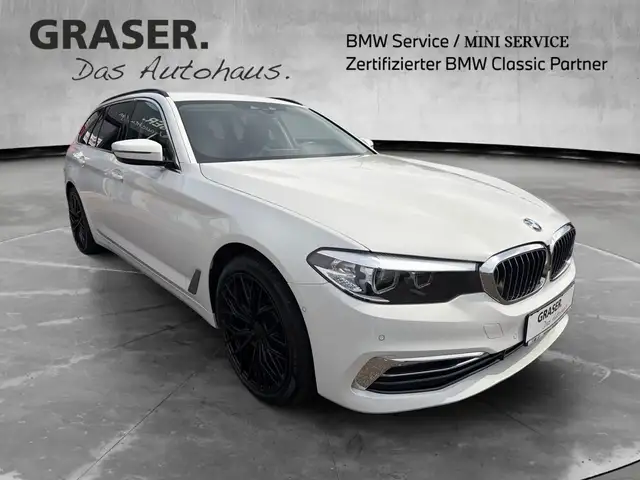 BMW 5 Series view 8