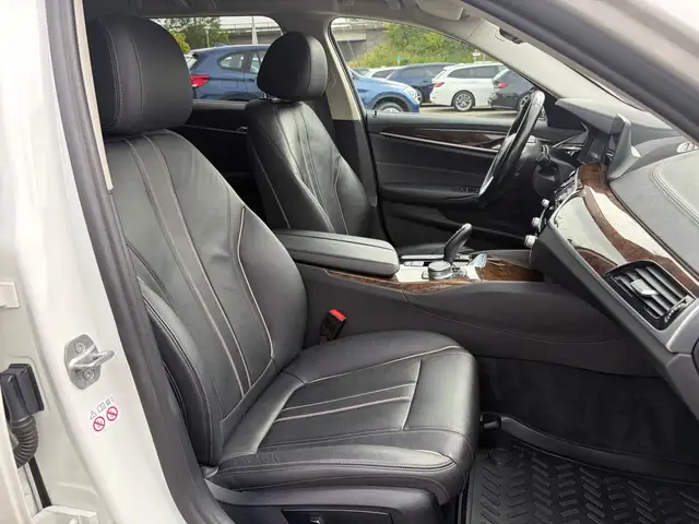 BMW 5 Series view 14