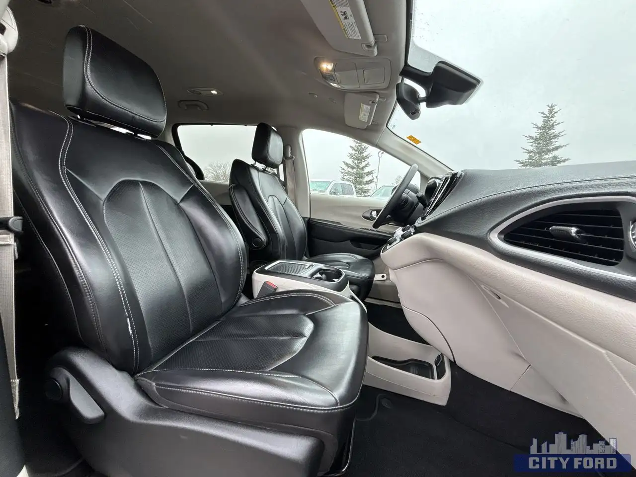 Chrysler Pacifica снимка Chrysler Pacifica