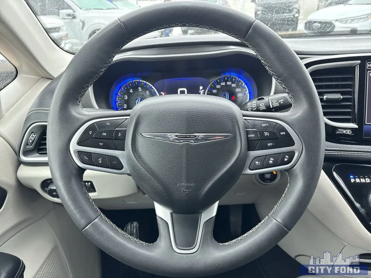 Chrysler Pacifica снимка Chrysler Pacifica