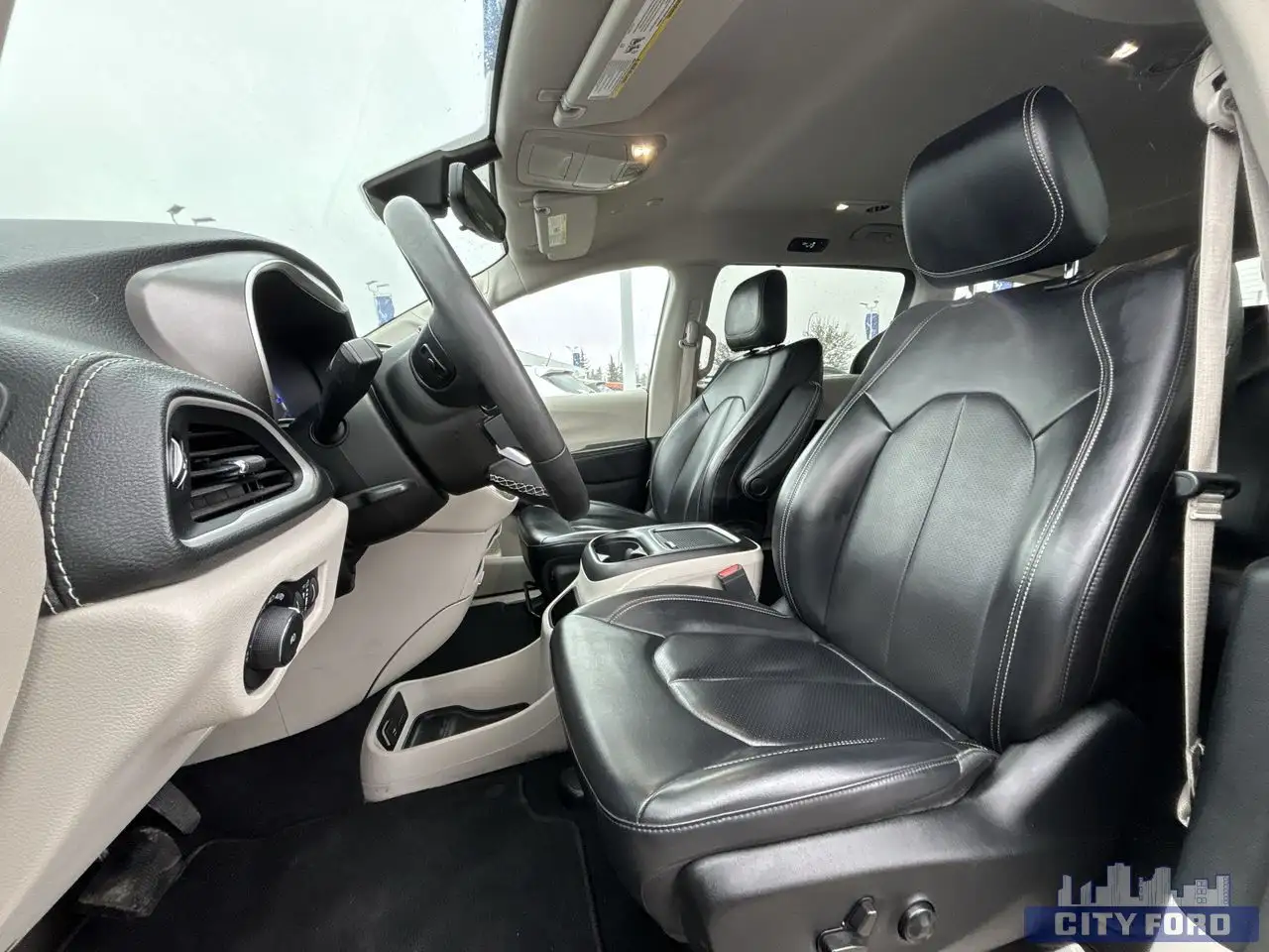 Chrysler Pacifica снимка Chrysler Pacifica
