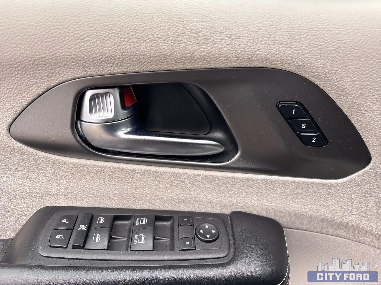 Chrysler Pacifica снимка Chrysler Pacifica