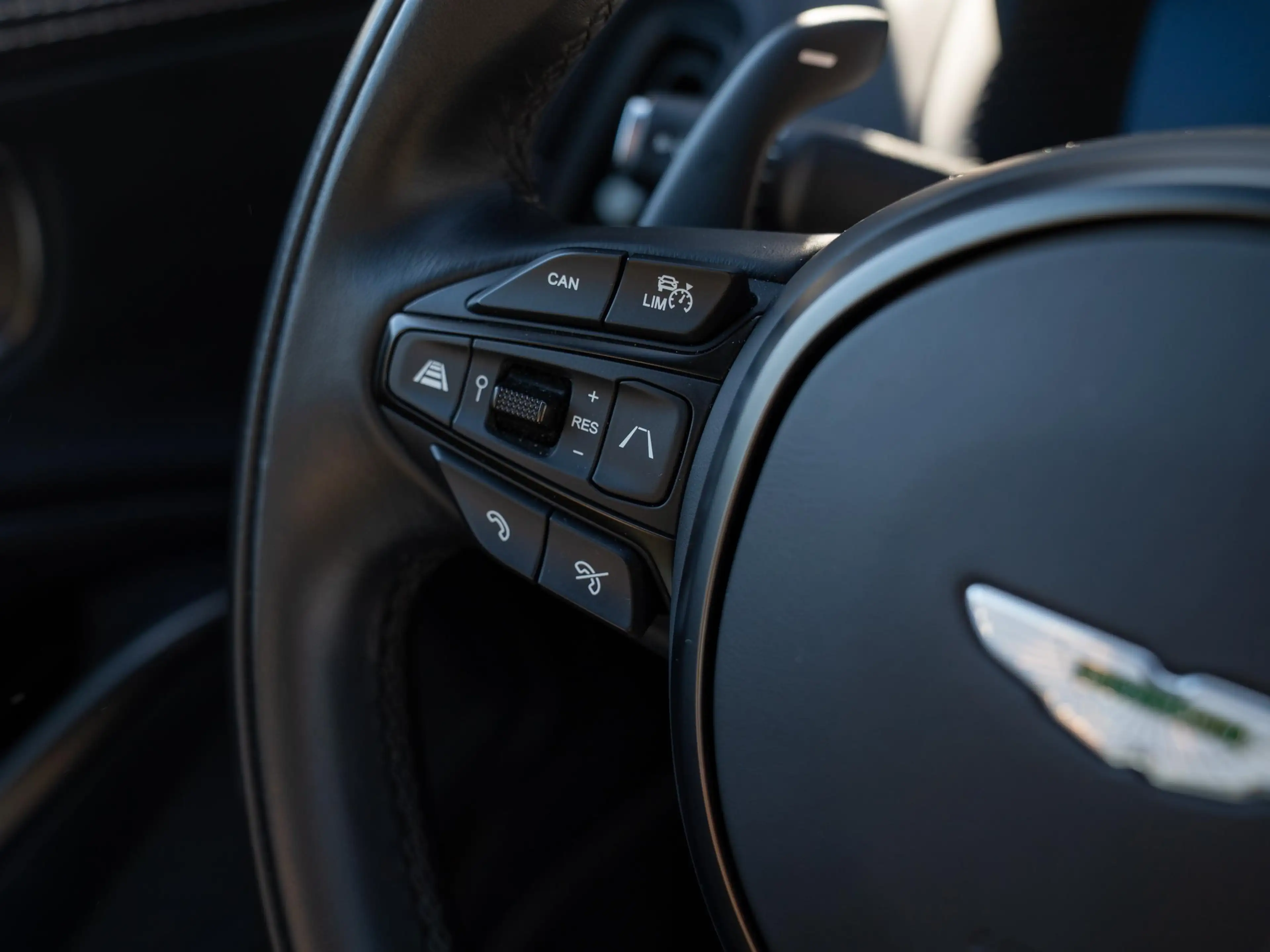 Aston Martin DBX 4.0T 707PK *FULL OPTION* *BELGIAN CAR* *FULL SERVICE* — photo 15