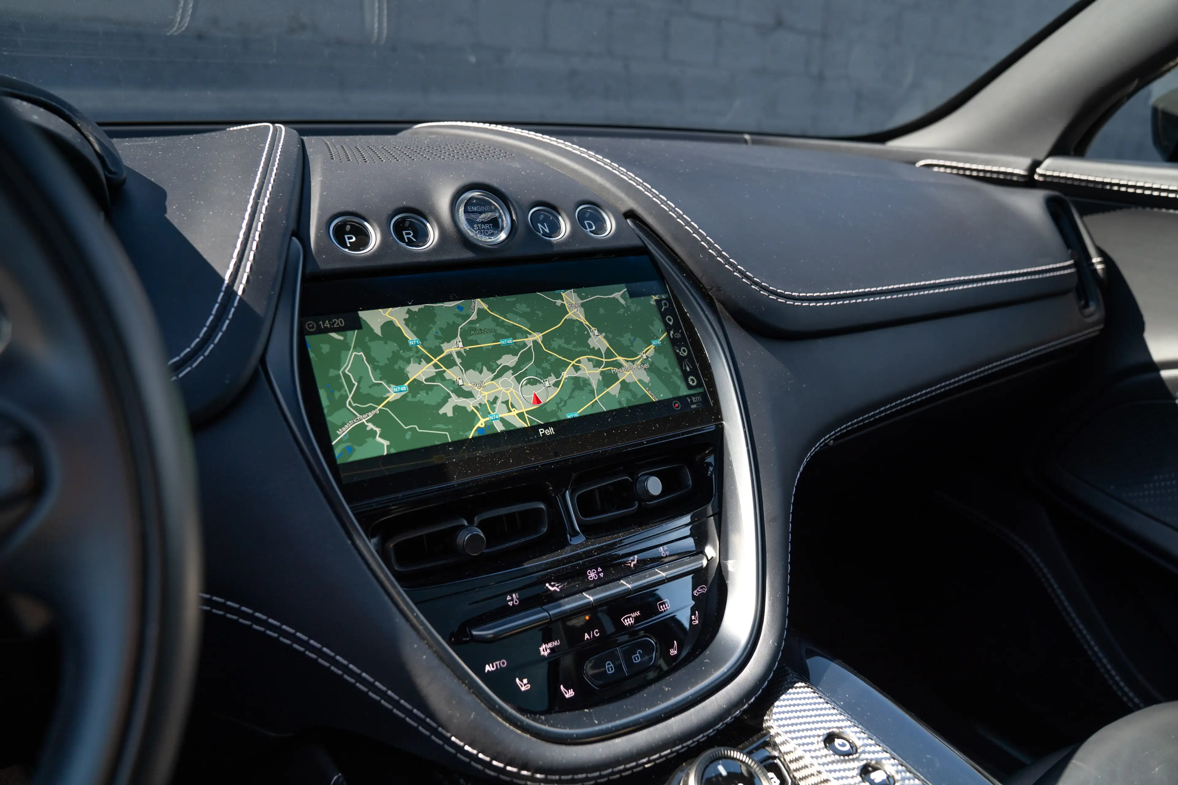 Aston Martin DBX 4.0T 707PK *FULL OPTION* *BELGIAN CAR* *FULL SERVICE* — photo 10