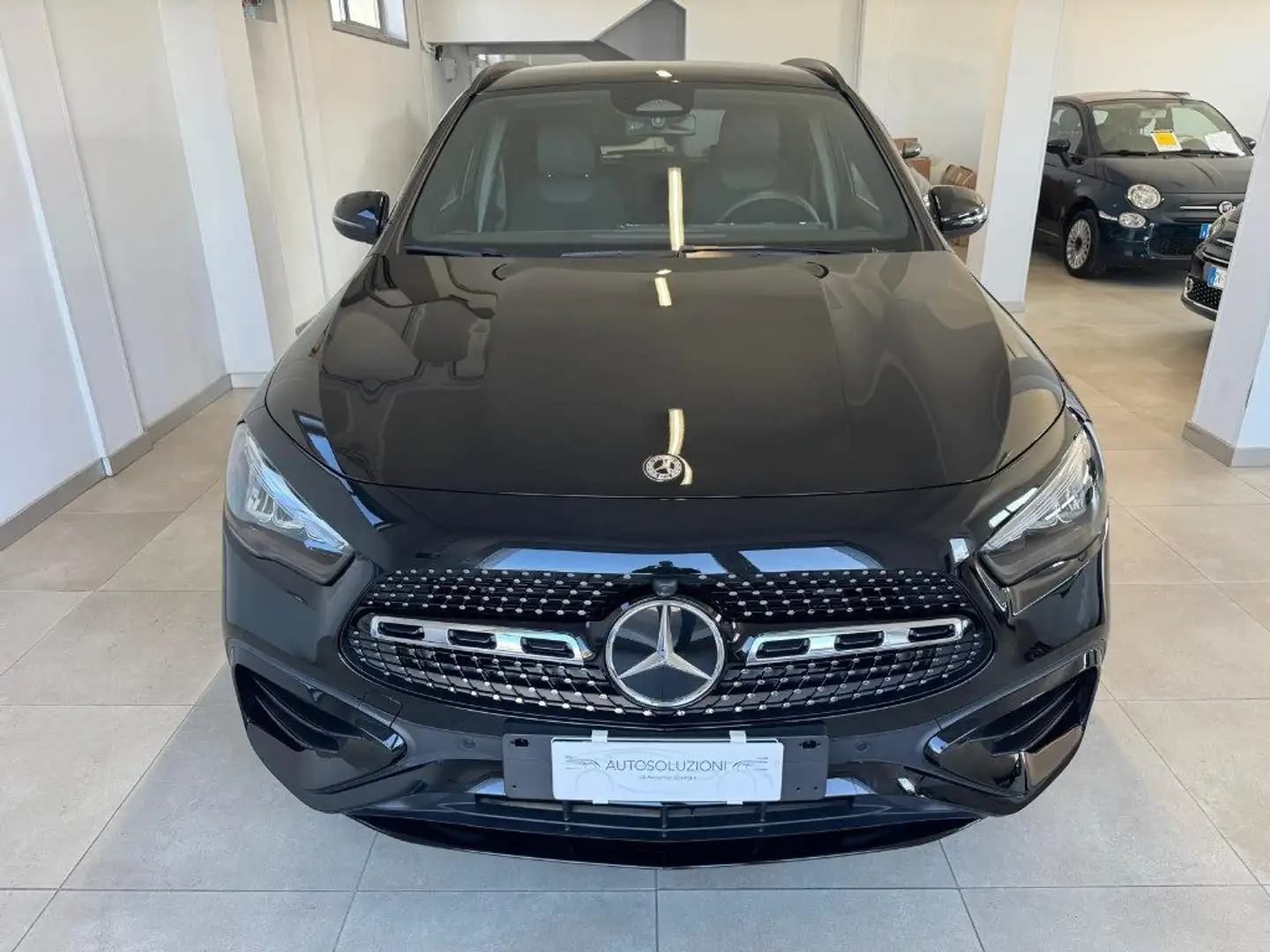 Mercedes-Benz GLA 180 d Automatic AMG Line Advanced Plus Zwart - 2