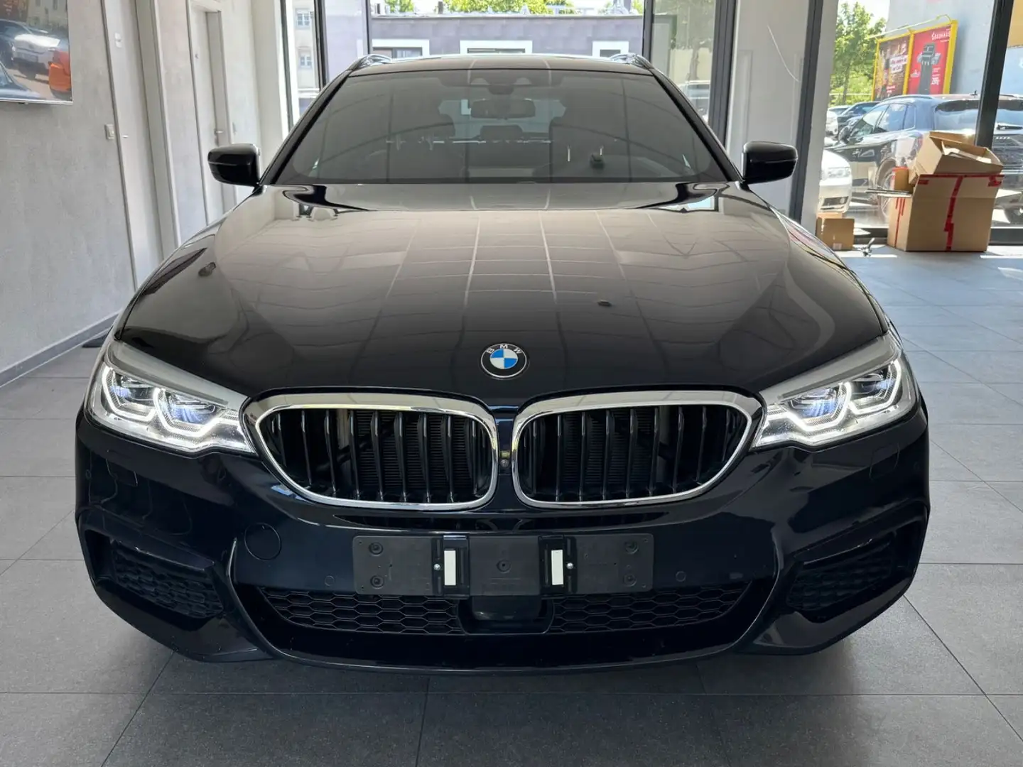 BMW 540 i Touring xDrive M Sport-Pano-HUD-Sitzlüftung Noir - 2