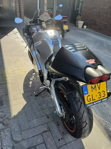 Aprilia RSV Mille - foto 3