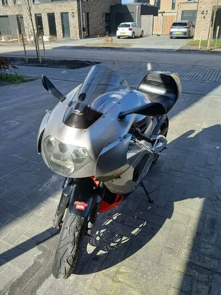 Aprilia RSV Mille - foto 4