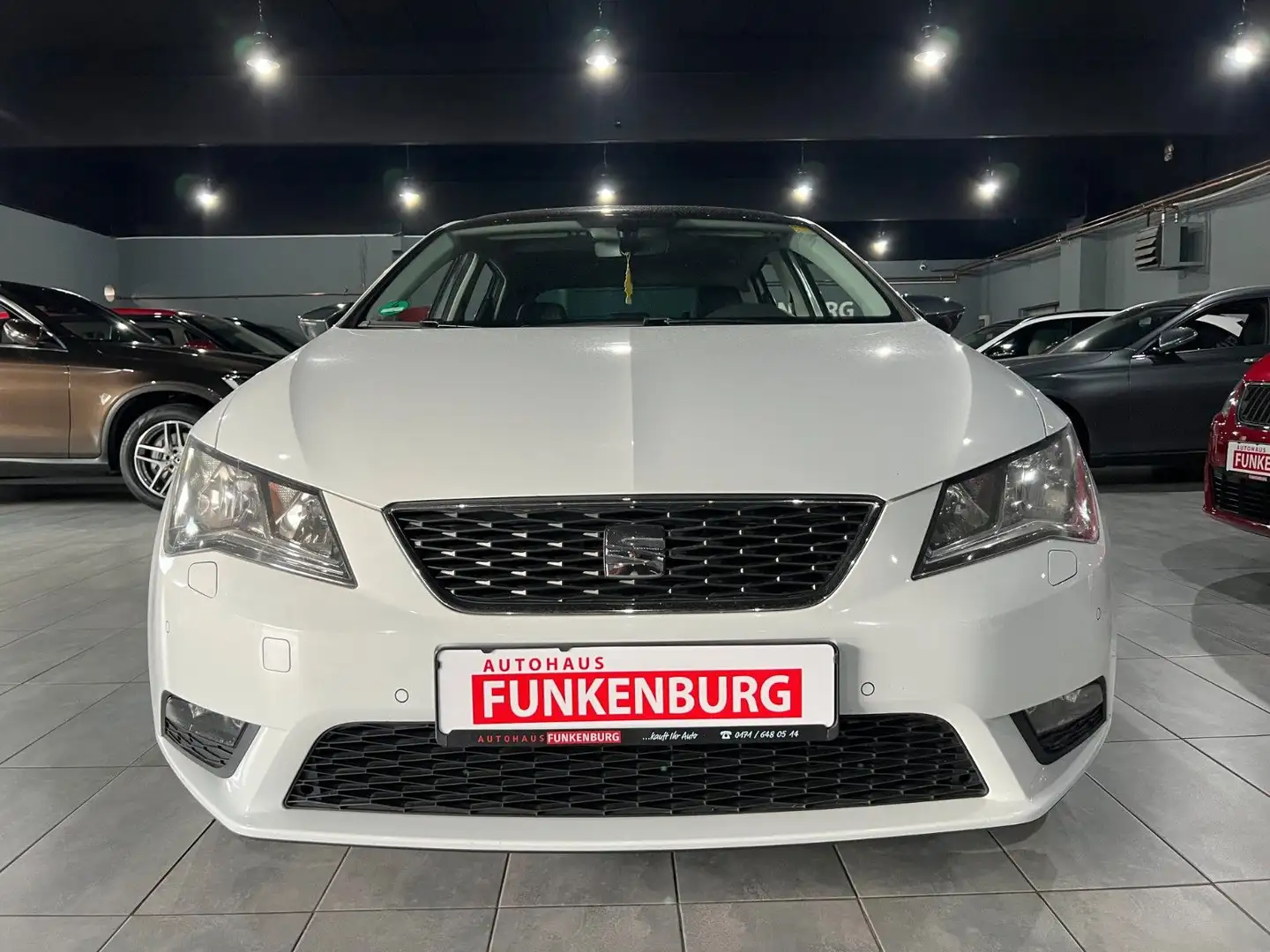 SEAT Leon 1,2 TSI AUT/LEDER/NAVI/PANO/SZH/PDC/TEMPOM. Weiß - 2