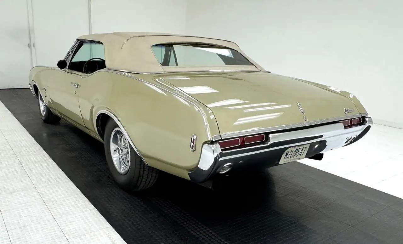 Oldsmobile Cutlass S Convertible, foto 5
