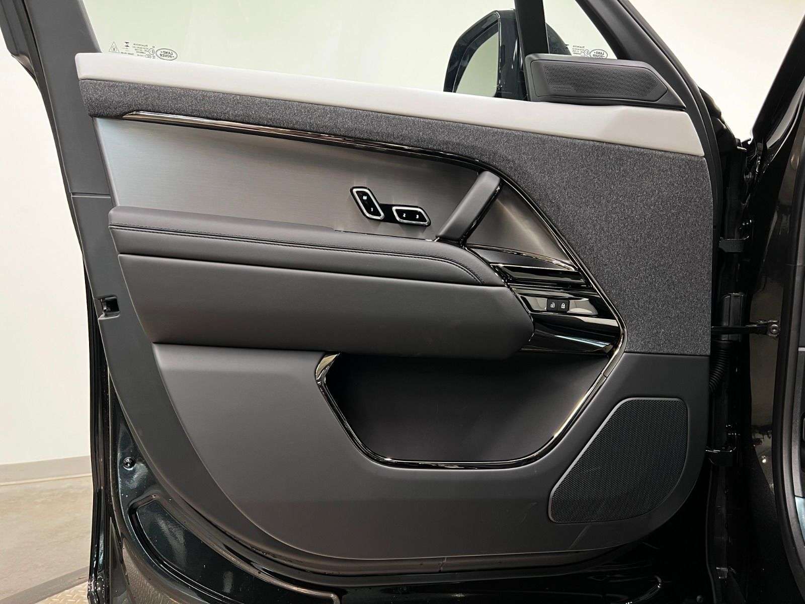 2026 Land Rover Range Rover Sport P400 DYNAMIC HSE thumb 27