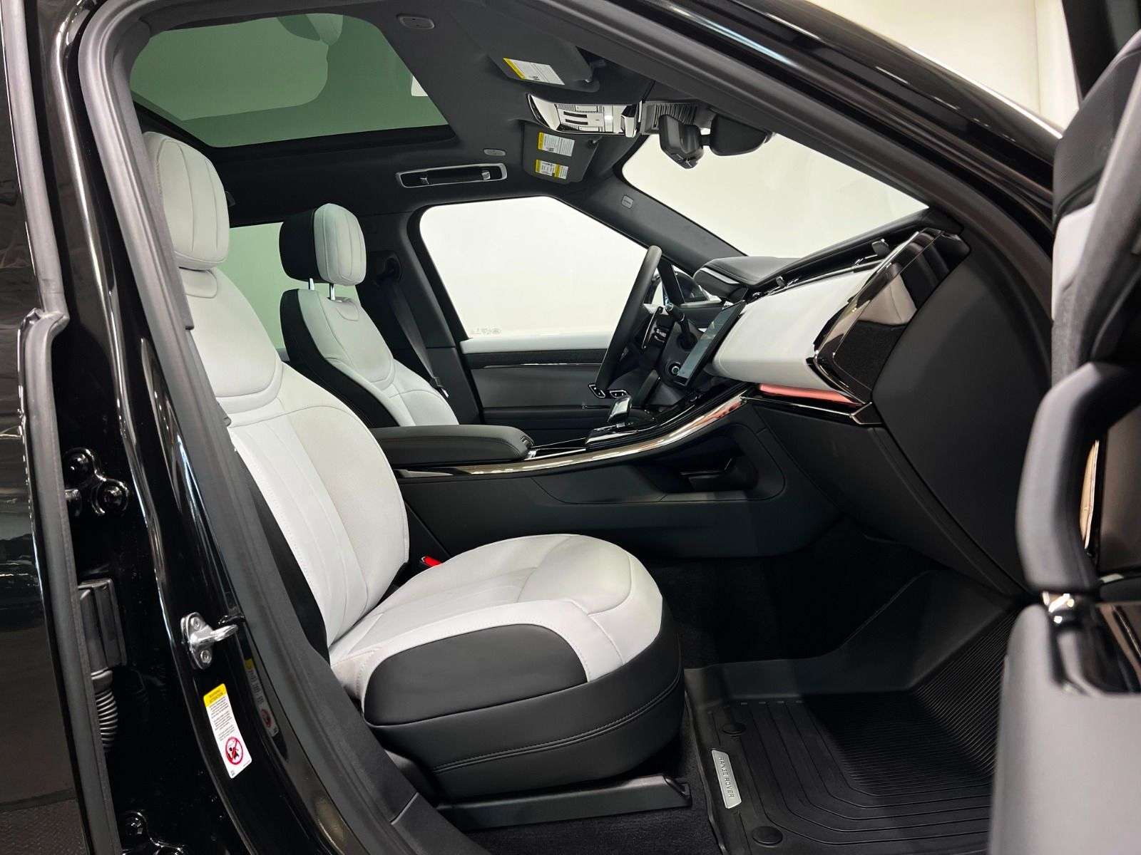 2026 Land Rover Range Rover Sport P400 DYNAMIC HSE alt 5