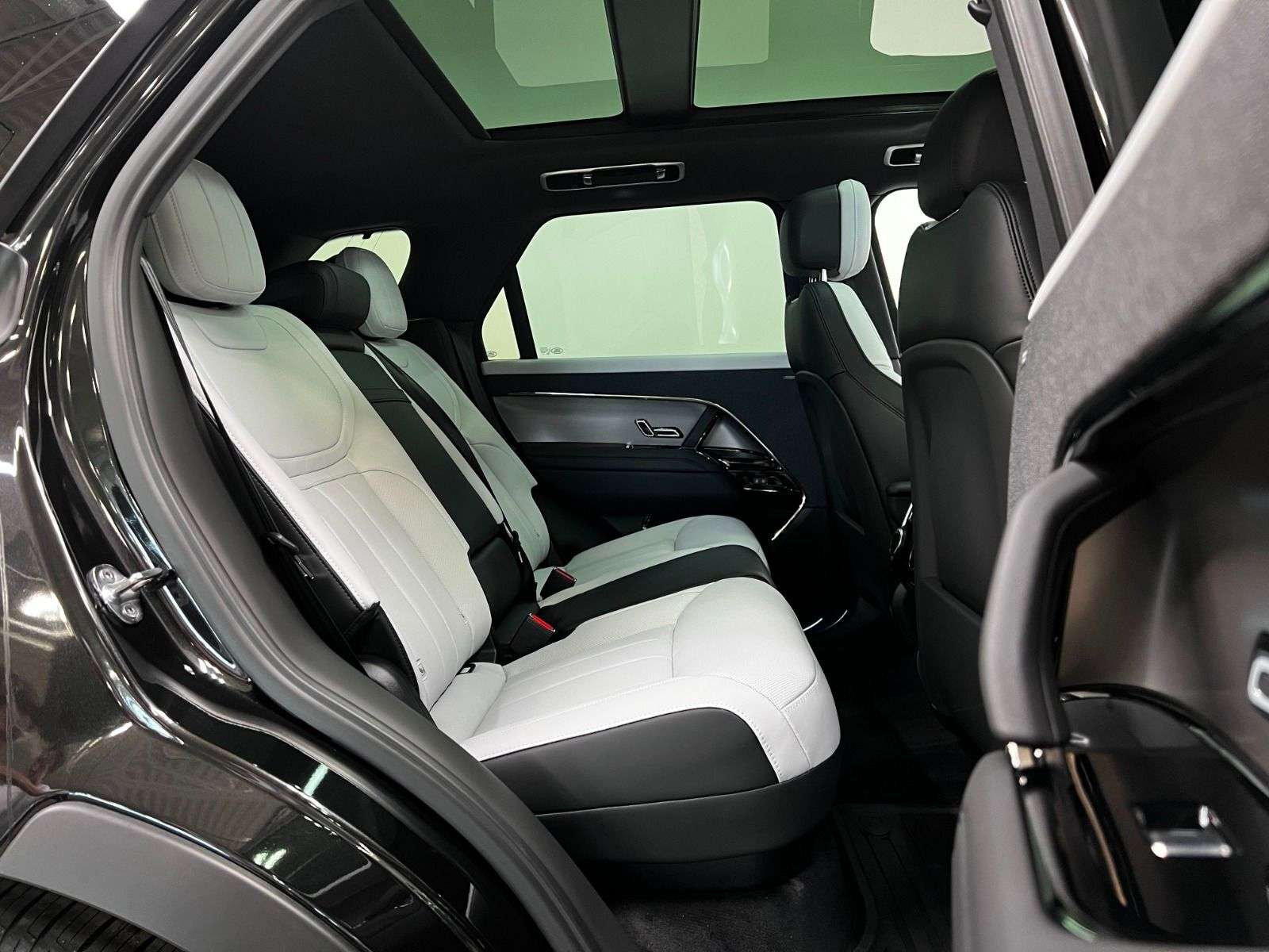 2026 Land Rover Range Rover Sport P400 DYNAMIC HSE thumb 23