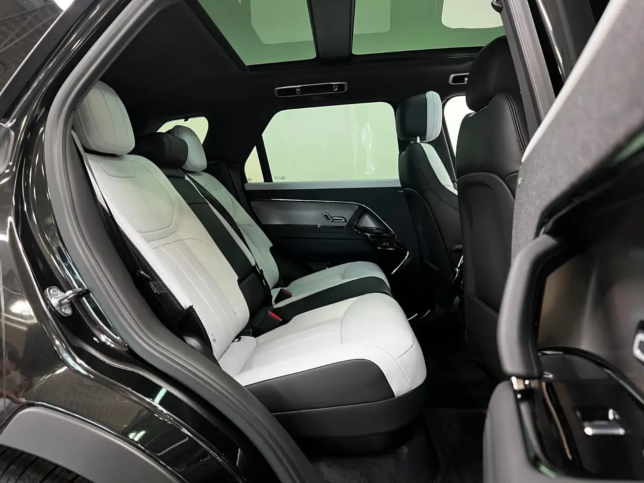 Land Rover Range Rover Sport снимка Land Rover Range Rover Sport