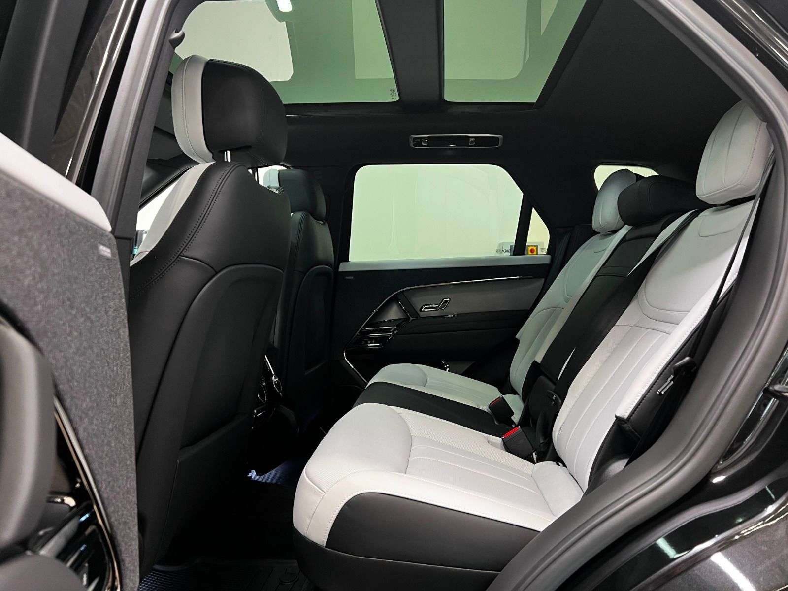 2026 Land Rover Range Rover Sport P400 DYNAMIC HSE thumb 24