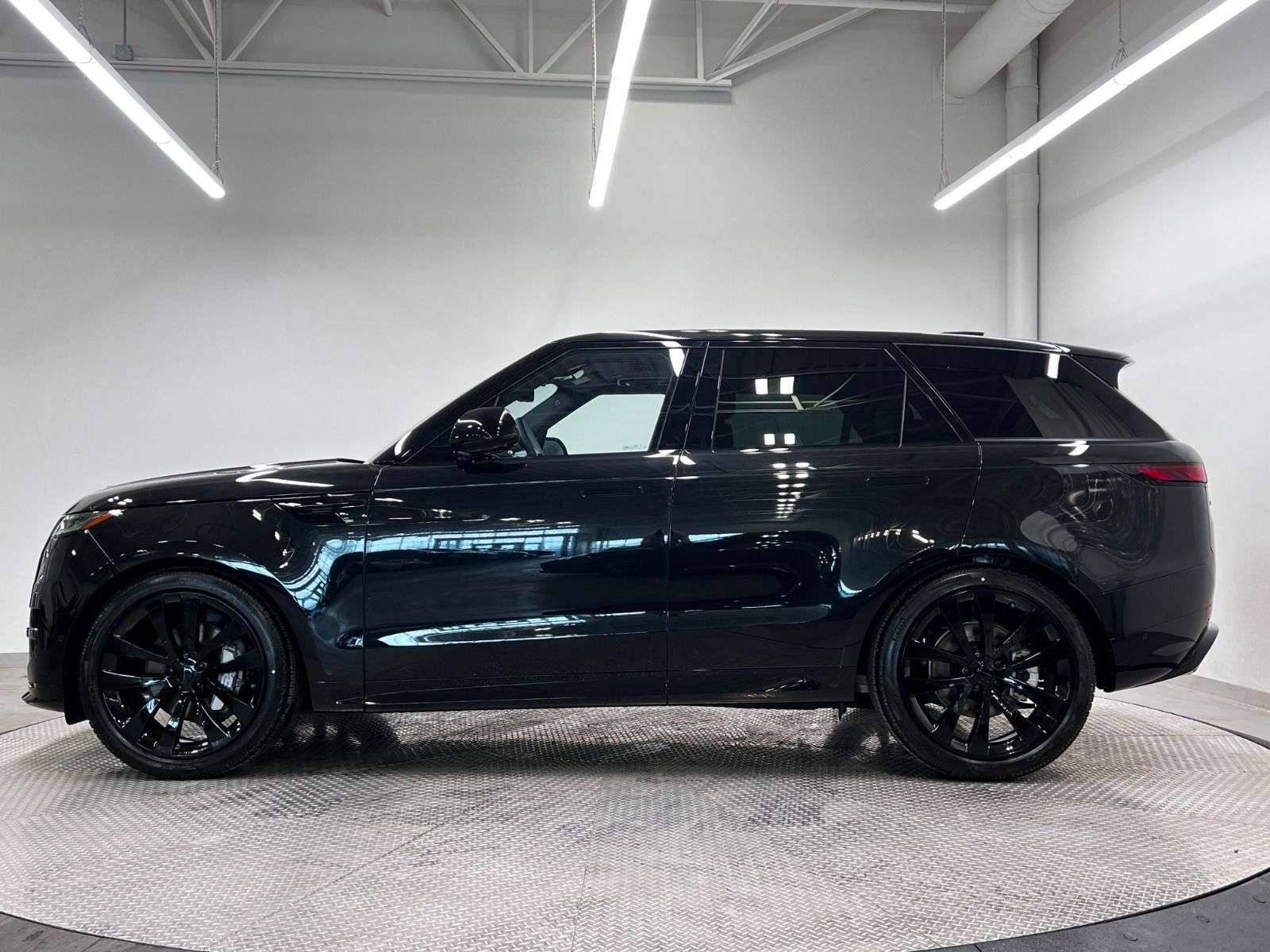 2026 Land Rover Range Rover Sport P400 DYNAMIC HSE alt 2