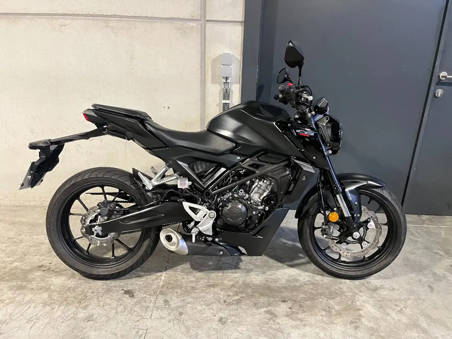 Honda CB 125 CB125R met verlagingskit - 2