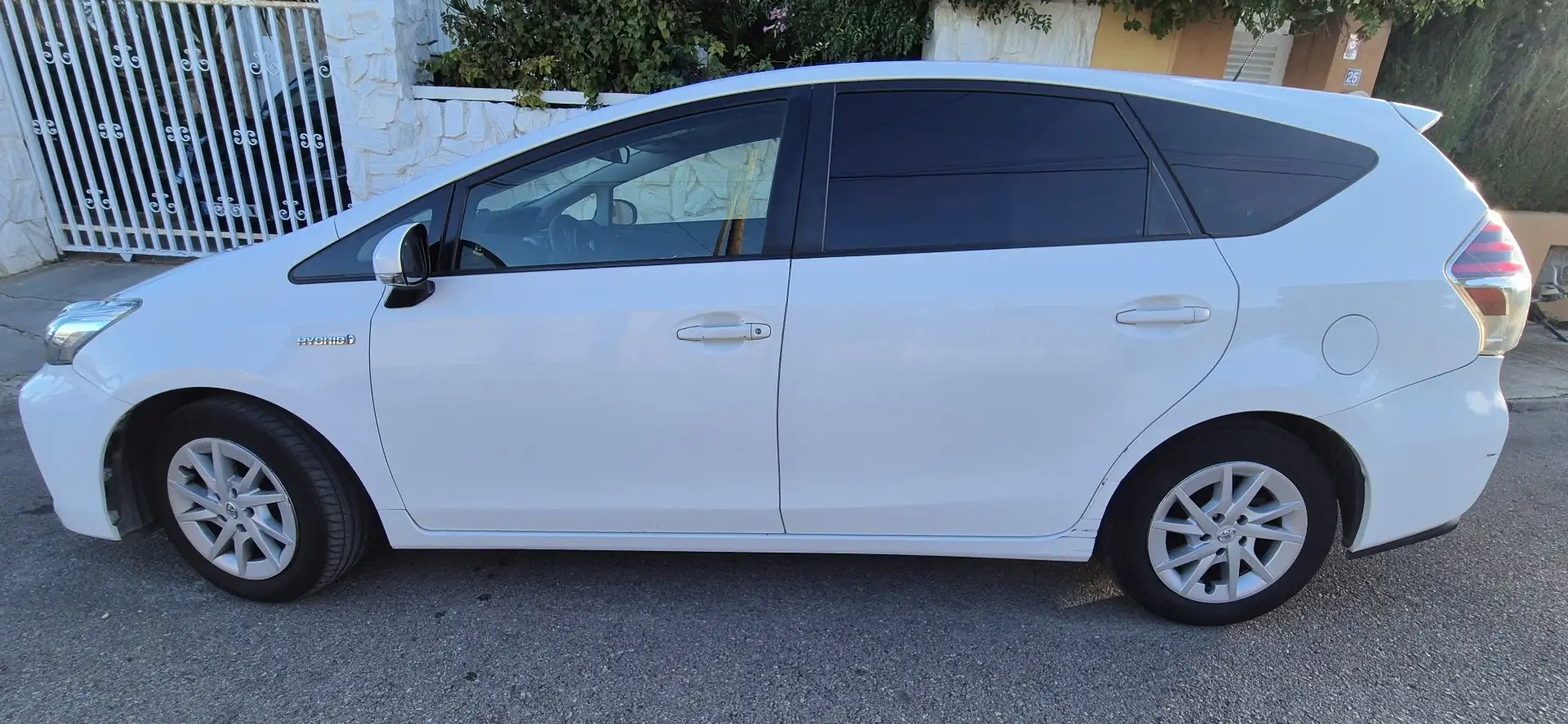 Toyota Prius+ advance White - 1