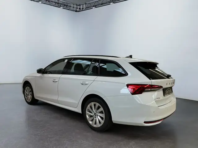 Skoda Octavia view 4
